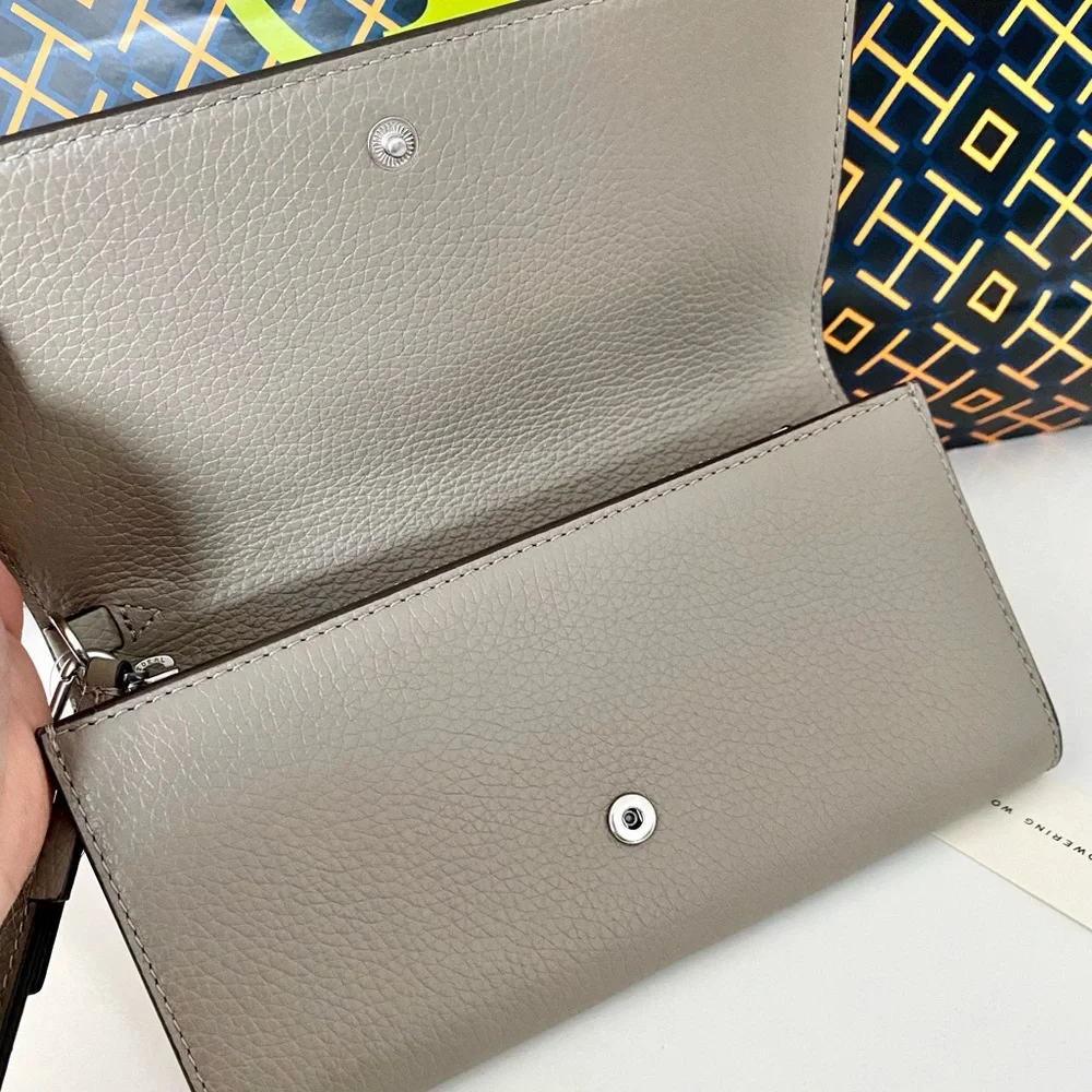 🔲NEW🔲🎊Tory Burch Britten wallet/wristlet/clutch/full size wallet/leather - Picture 10 of 10